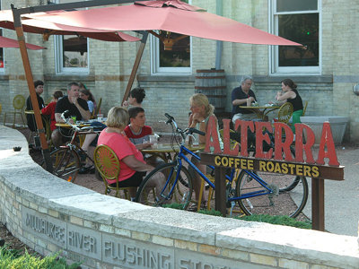 Milwaukee Coffee Shop on Com Dining  Milwaukees Best Coffee Shop   Caf    2009  Alterra