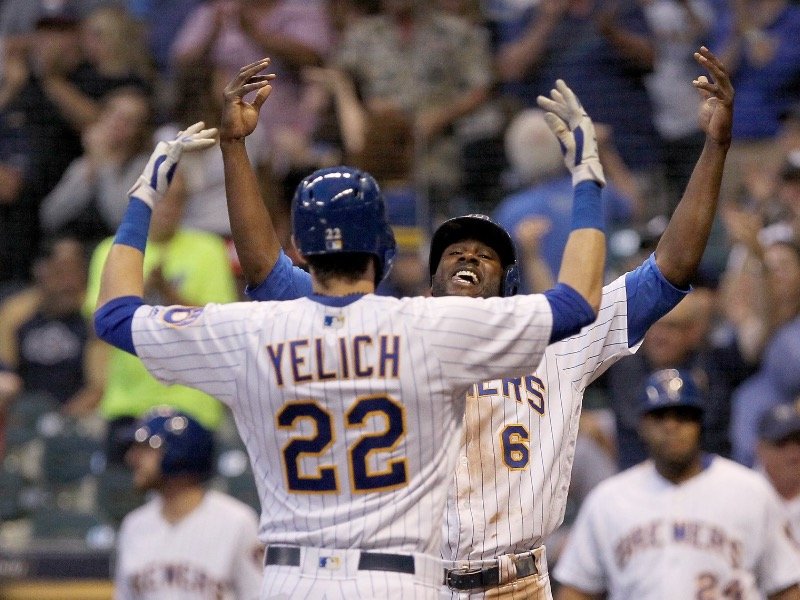 Milwaukee Brewers unveil new uniforms, revamped ball-in-glove logo