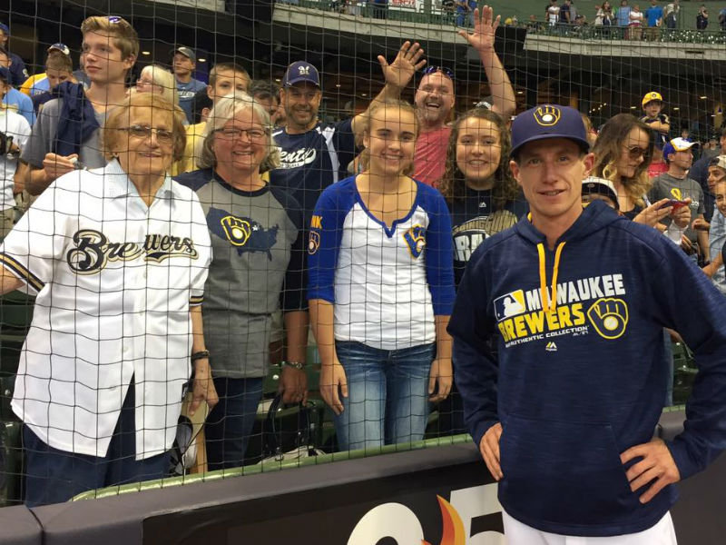 Milwaukee Brewers fans gobble up postseason merchandise at Miller Park