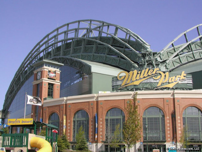 Day-by-day highlights of the Brewers' Aug. 8-14 homestand at Miller Park