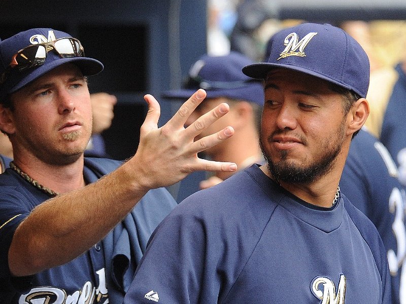 Yovani Gallardo wins duel to lift Brewers over Diamondbacks