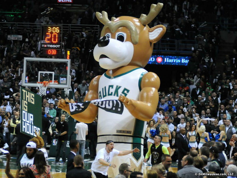 11,340 Cavaliers Bucks Stock Photos, High-Res Pictures, and Images