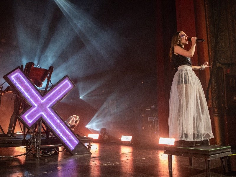 The Love For Chvrches Is Very Much Alive At The Synth Pop Band S