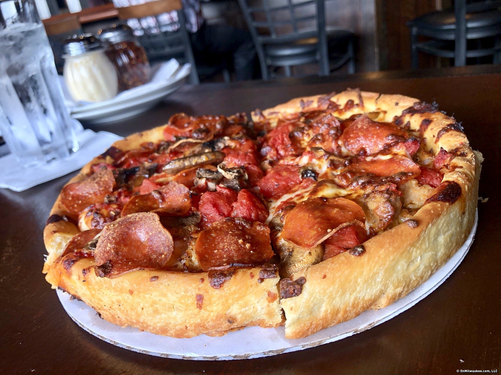The dish on Chicago-style pizza: UNO Pizzeria Grill