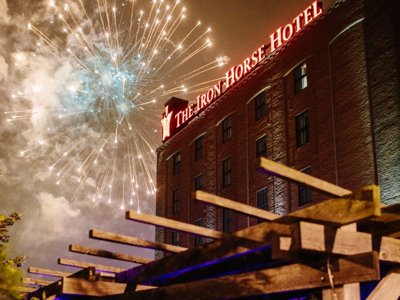 iron horse hotel holidays turns anniversary onmilwaukee years buzz pfister lights