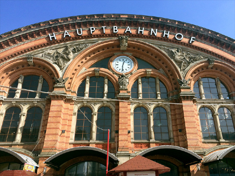 The Bremen Hauptbahnhof is not nearly as large, but still incredibly efficient