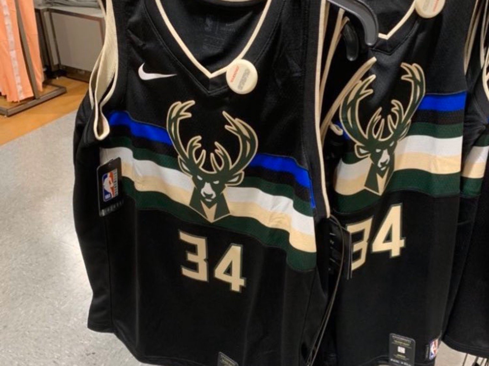 Is this the Milwaukee Bucks' new alternate jersey?