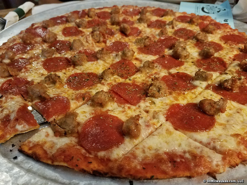 Best Pizza in the Milwaukee area! - Review of Papa Luigi's Pizza