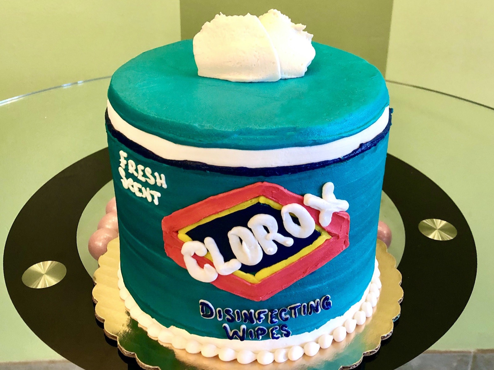 https://onmilwaukee.com/images/articles/static/ClassyGirl_CloroxCake.jpeg