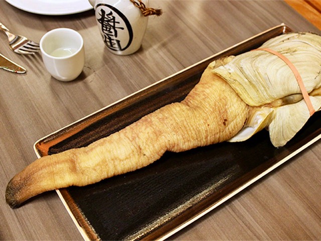 https://onmilwaukee.com/images/articles/static/RuYi_Geoduck%20-%201.jpg