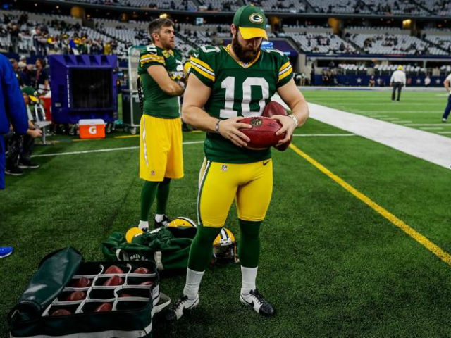 Jordy Nelson does pregame warmups in full pads