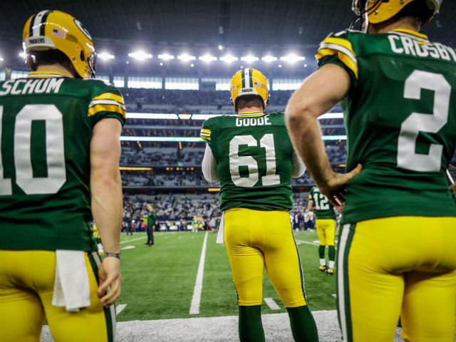 Jordy Nelson does pregame warmups in full pads