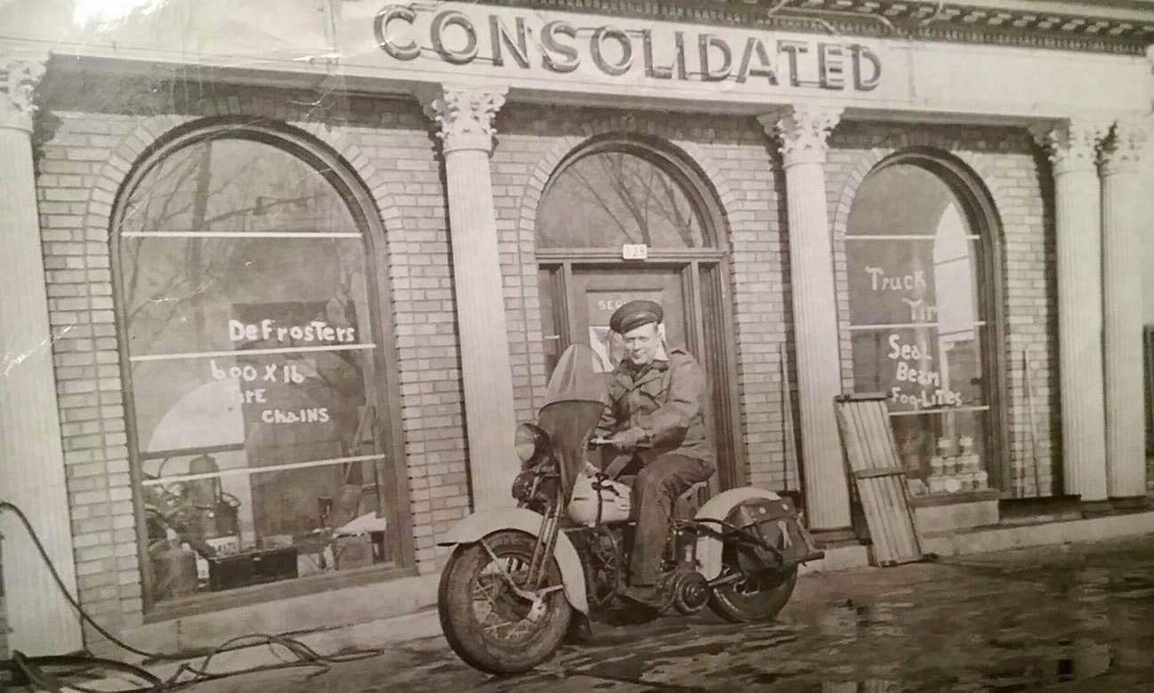 11 vintage photos of Milwaukee gas stations