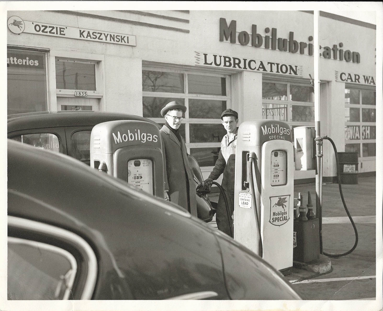 11 vintage photos of Milwaukee gas stations