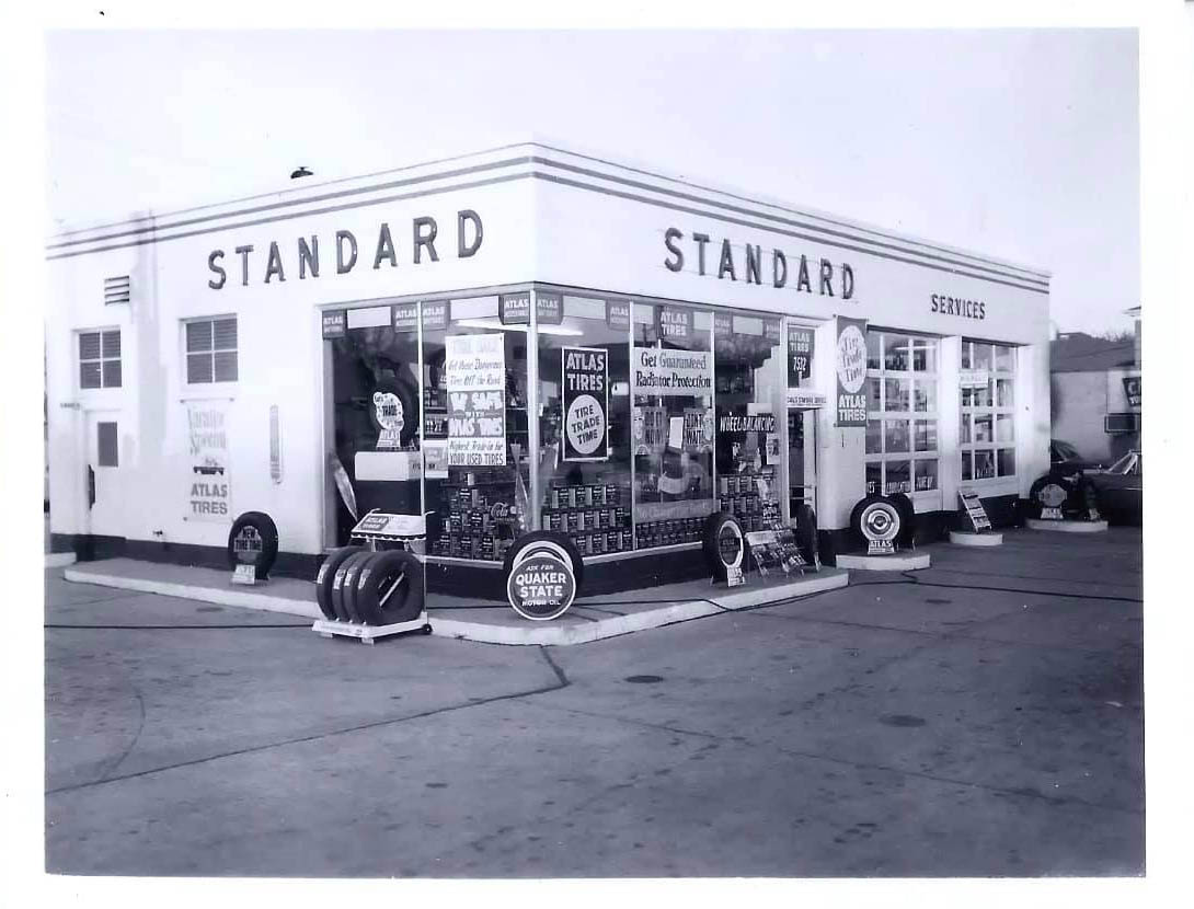 11 vintage photos of Milwaukee gas stations