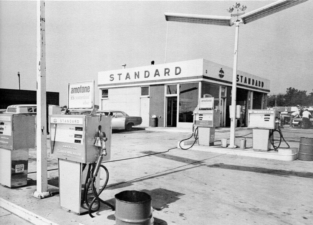 11 vintage photos of Milwaukee gas stations