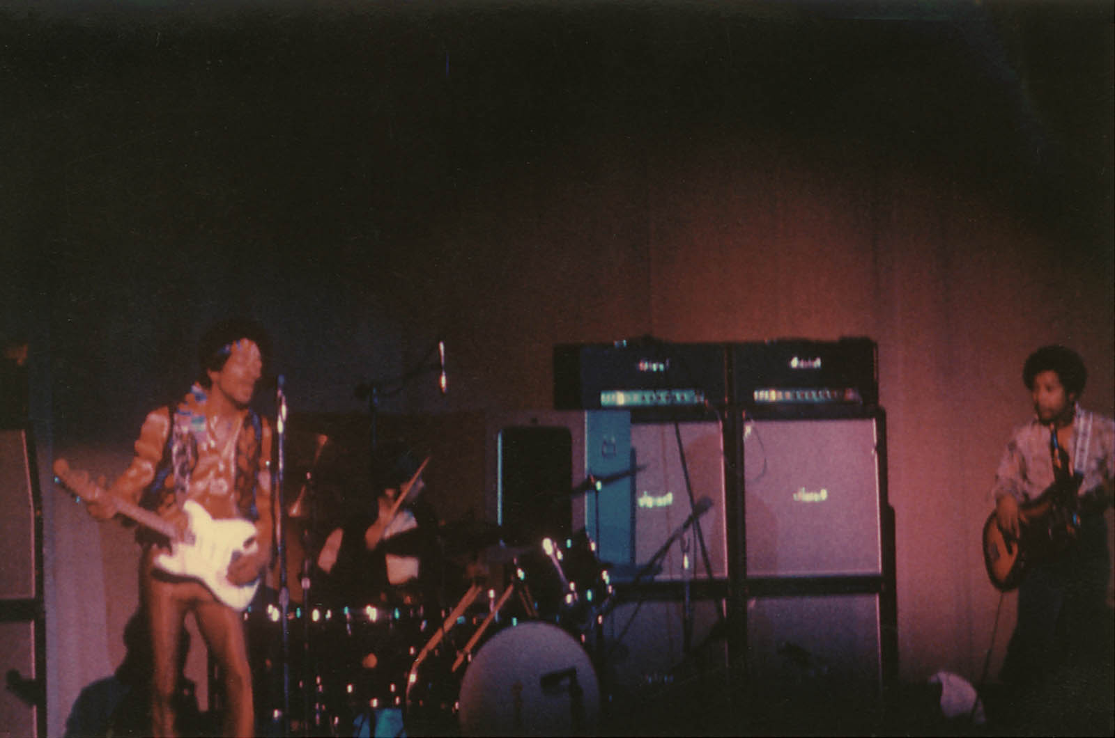 Milwaukee (Milwaukee Auditorium) : 1er mai 1970   Hendrix1970fullband
