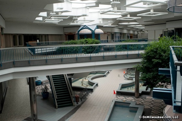 Inside A Ghost Mall Northridge Sits Quietly Unknown Future Ahead