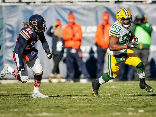 Green Bay Packers running back Ty Montgomery (88) breaks a tackle by Washington  Redskins linebacker Preston Smith (94) as he rushes with the football  during the NFL Week 3 game between the