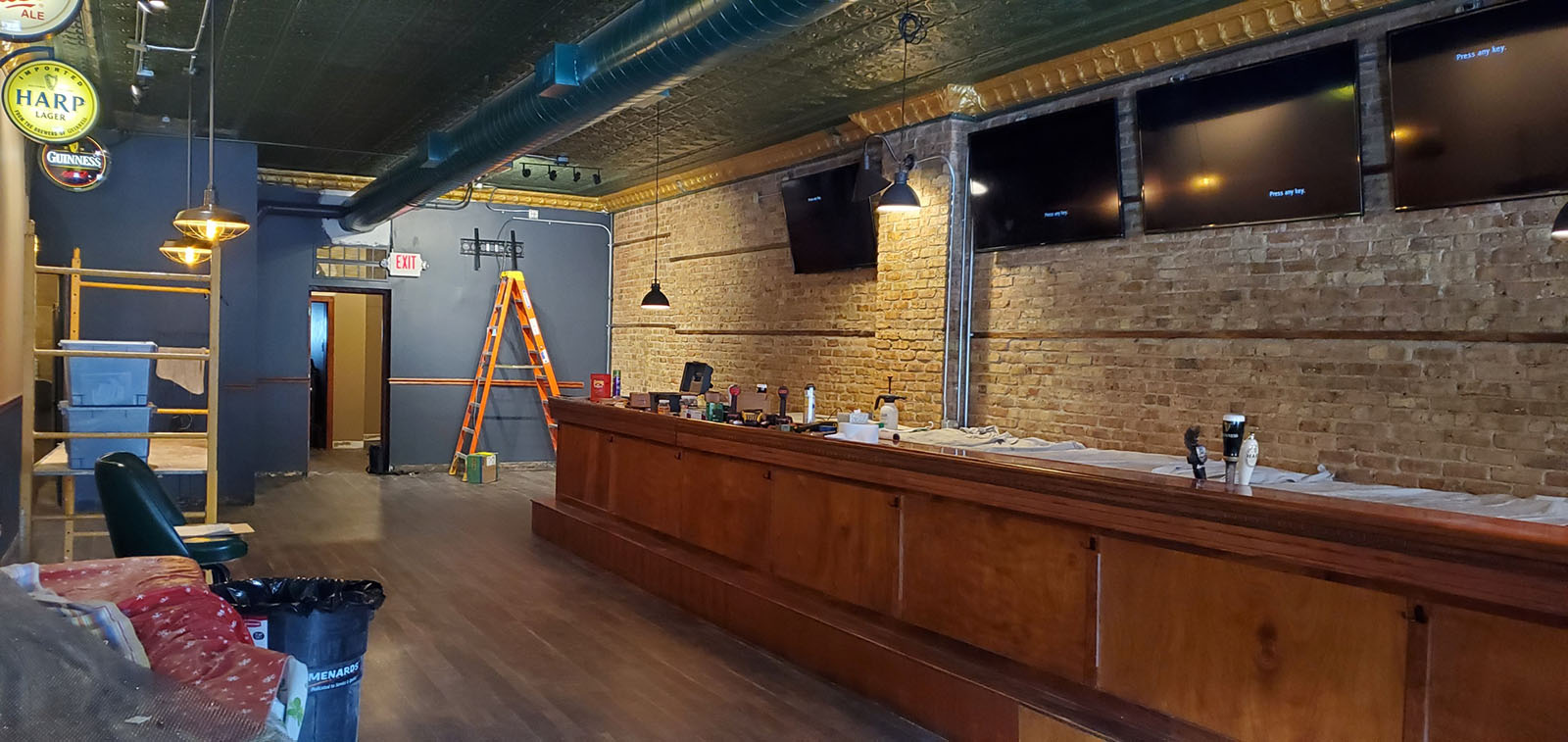 Turning Lemons Into Vodka Lemonade Moran S Pub Used Shutdown To Renovate