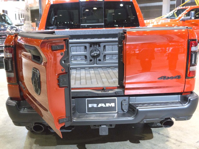 pickup-truck-tailgates-join-the-high-tech-revolution