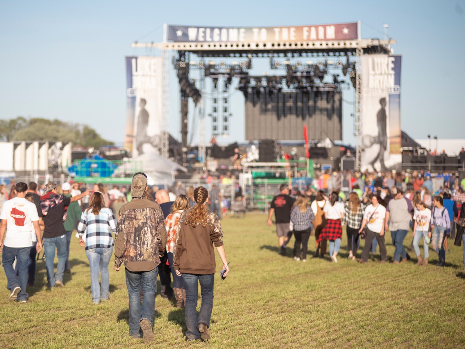 luke bryan farm tour rain or shine