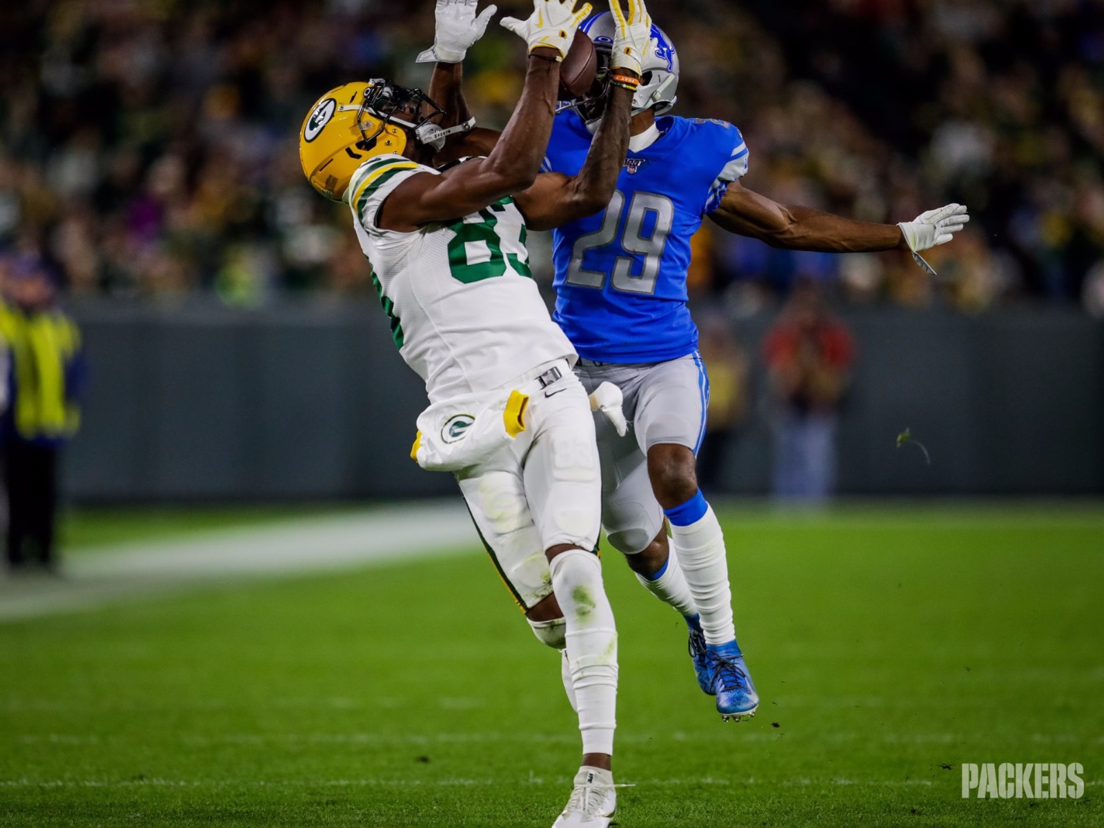 10 memorable images from the Packers' messy win over the Lions