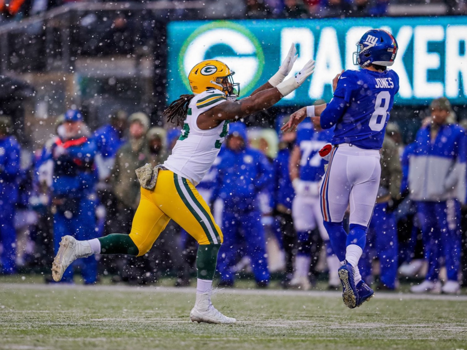 The MetLife Stadium field crew had a busy day shoveling snow at the Packers-Giants  game