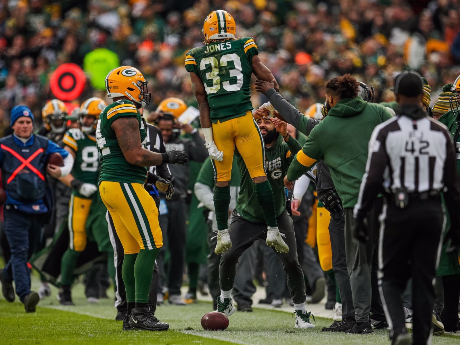 A fan puts his sombrero on Green Bay Packers running back Aaron