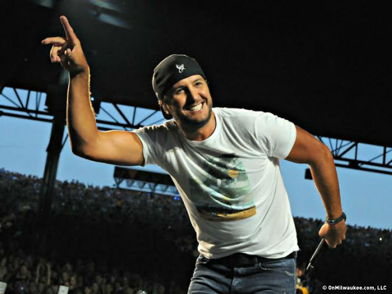 luke bryan tour milwaukee