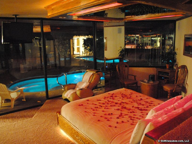 Honeymoon Hotel - Romantic or raunchy: A sexy slide into Sybaris - OnMilwaukee