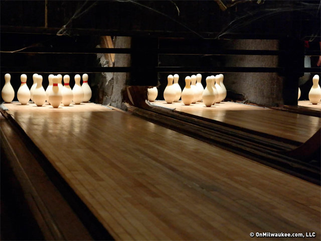 The Thirsty Duck promises pizza, duck-pin bowling